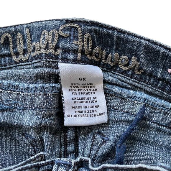 Wallflower Medium Wash Embroidered Studded Rhinestone Girl’s Jean Shorts Size 6X - Picture 4 of 4